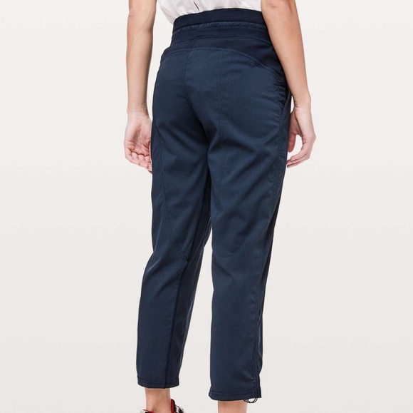 Lululemon Dance Studio Crop 25" In True Navy Women's Size 6. - Picture 2 of 15